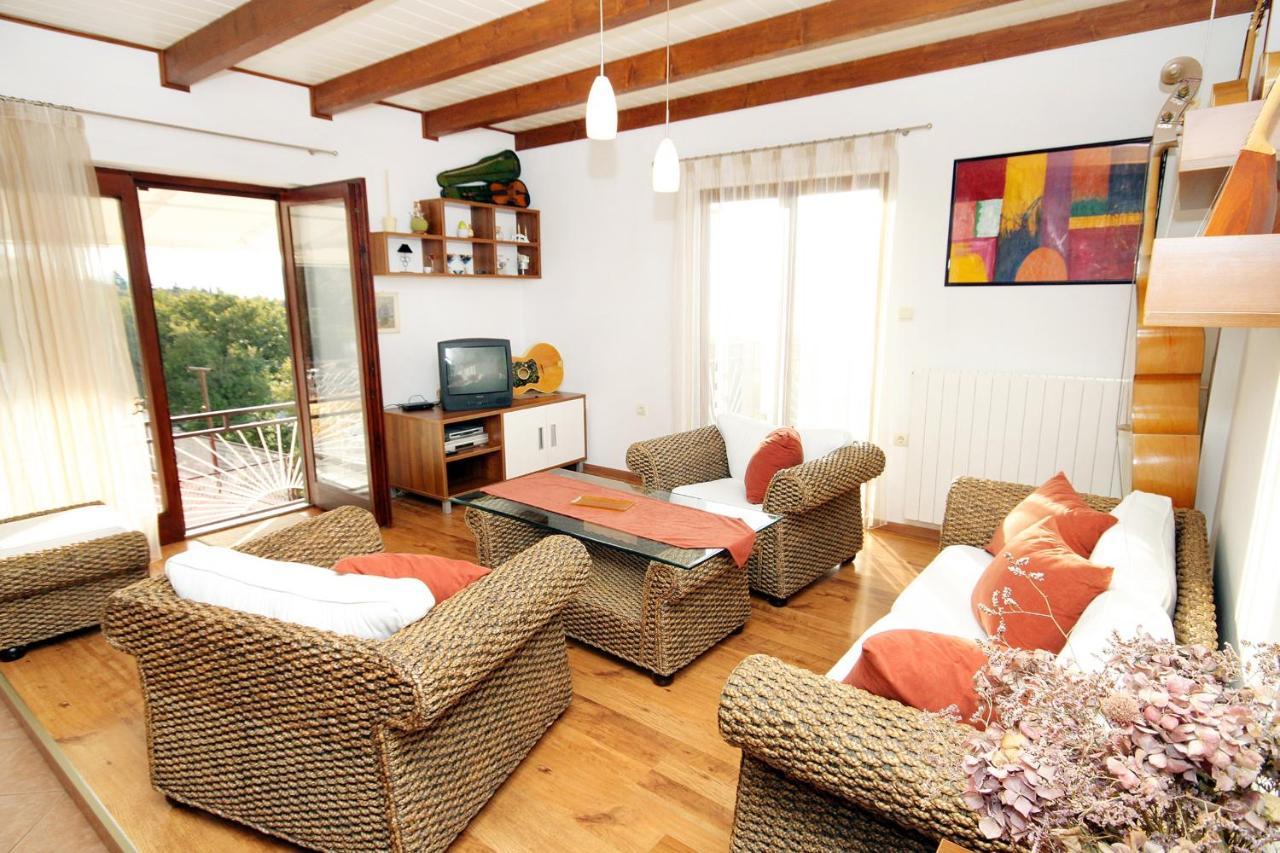 Apartment Klenovica 5580B Buitenkant foto