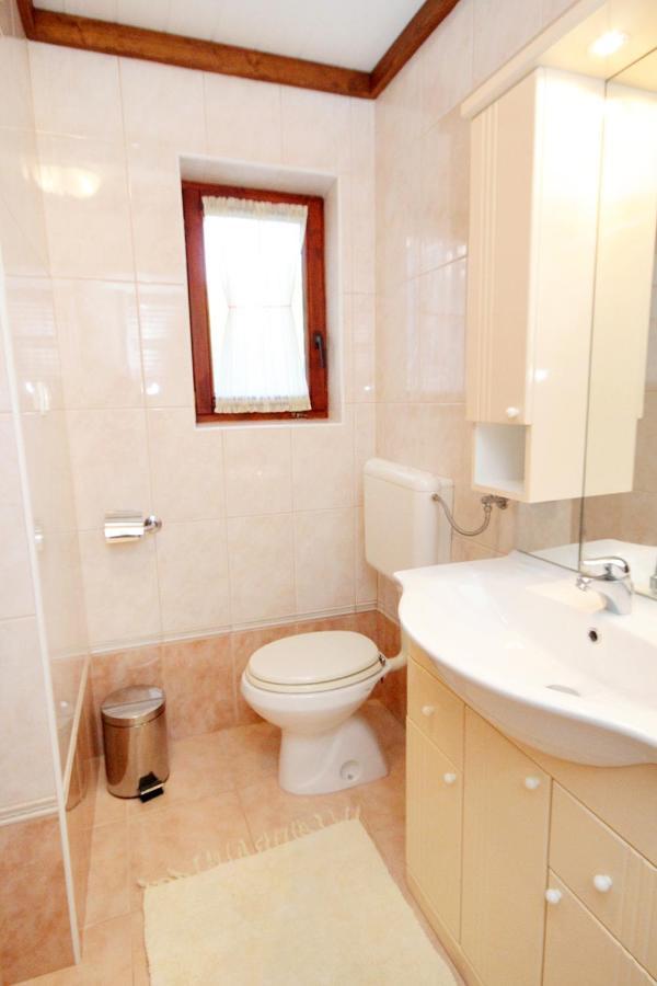Apartment Klenovica 5580B Buitenkant foto
